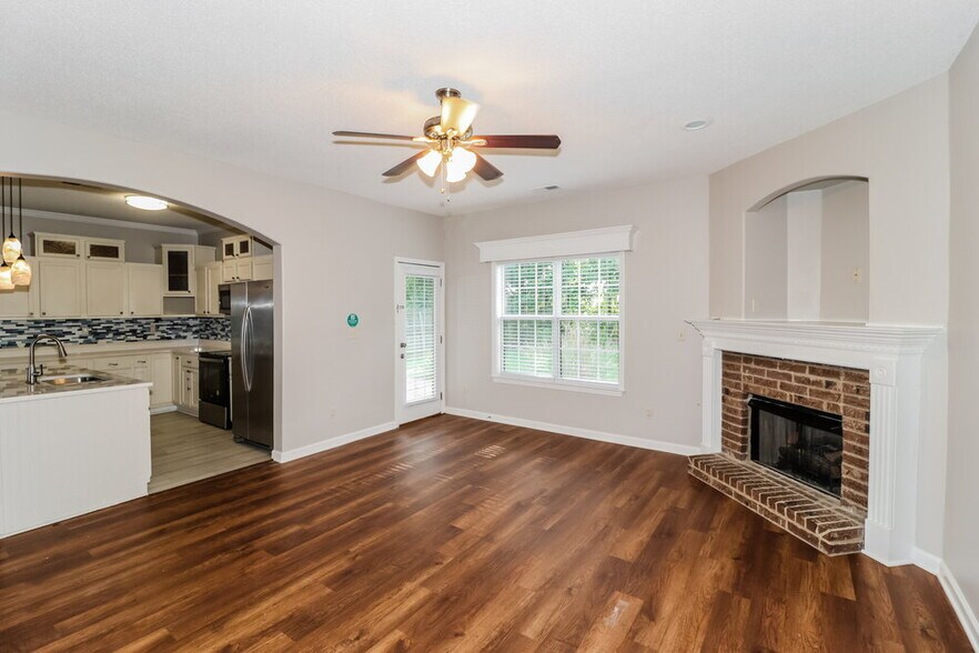 Building Photo - 1637 Lawson Dr