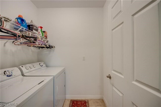 Building Photo - 2301 SW 38th Terrace