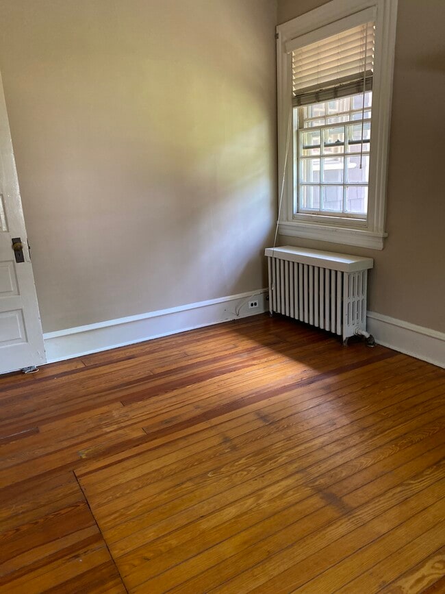 Building Photo - 7936 Montgomery Ave