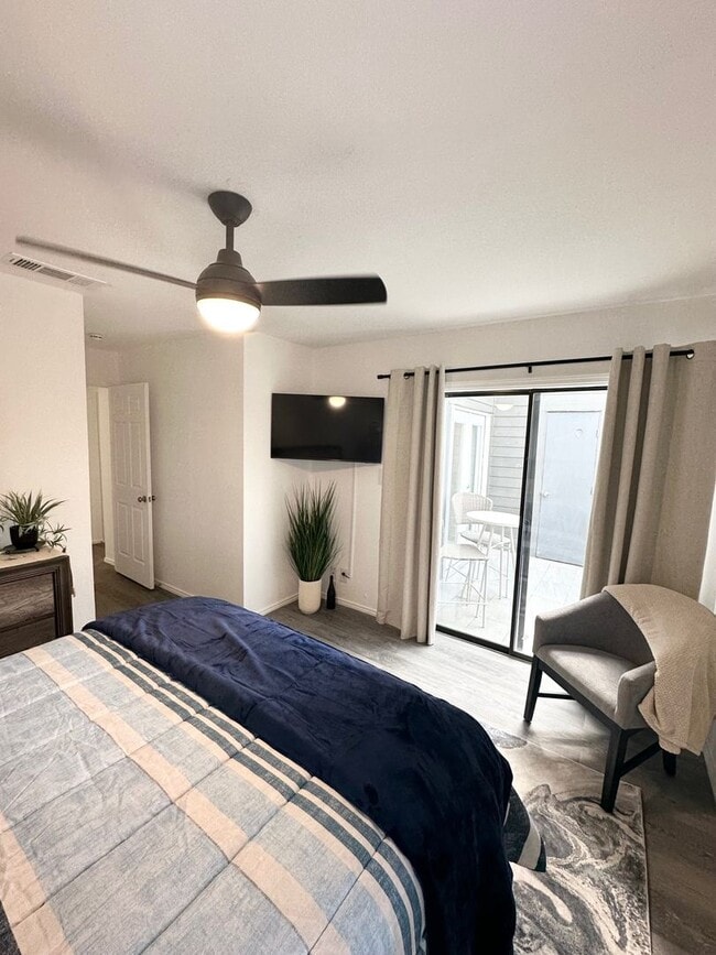 Building Photo - 1 Bedroom 1 Bath Fully Furnished Ready To ...