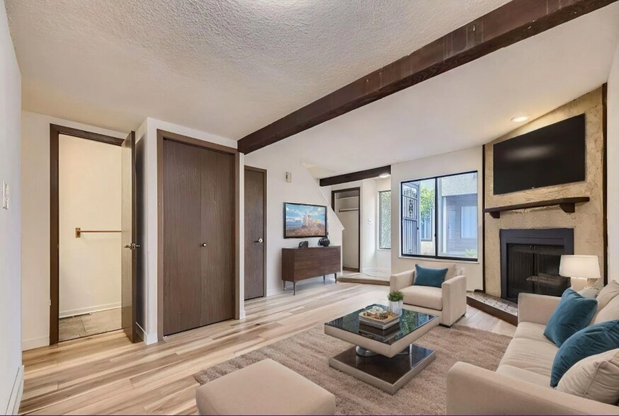 Building Photo - 2949 Shady Holw E