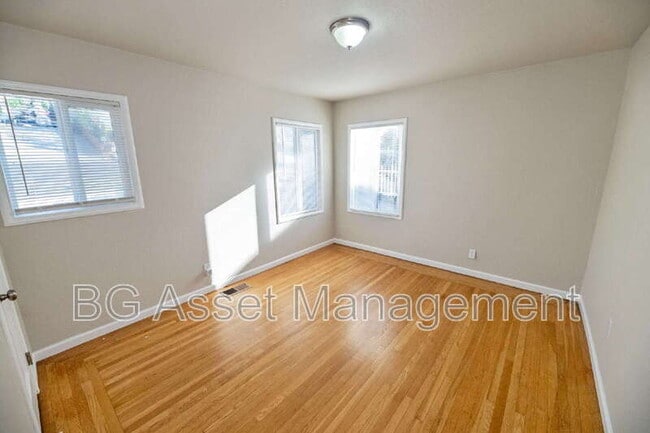 Building Photo - 1723 Bayo Vista Ave