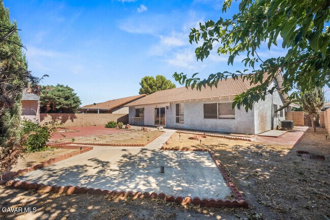 Building Photo - 1253 Morven St