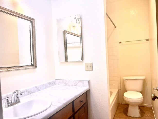Building Photo - 5111 Paseo Las Palmas