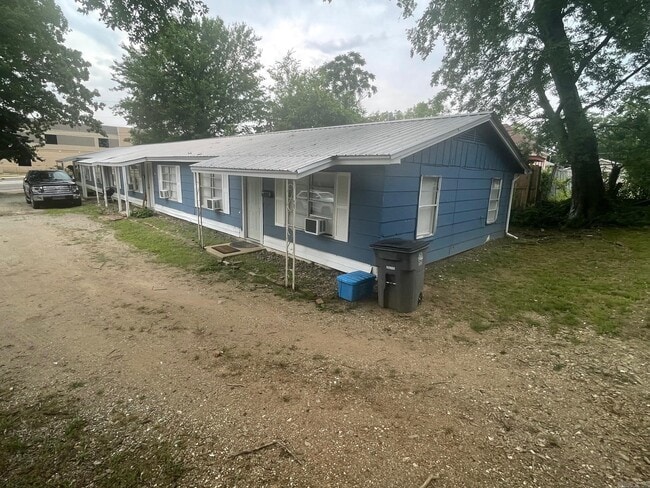 Primary Photo - 319 Silver St