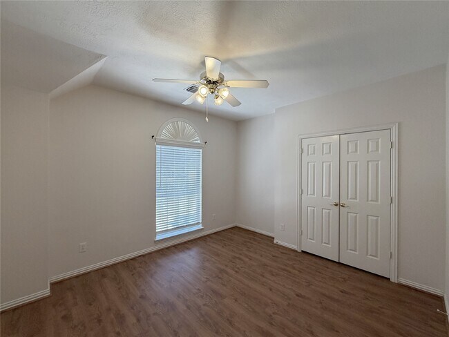 Building Photo - 3822 Shady Harbor Dr