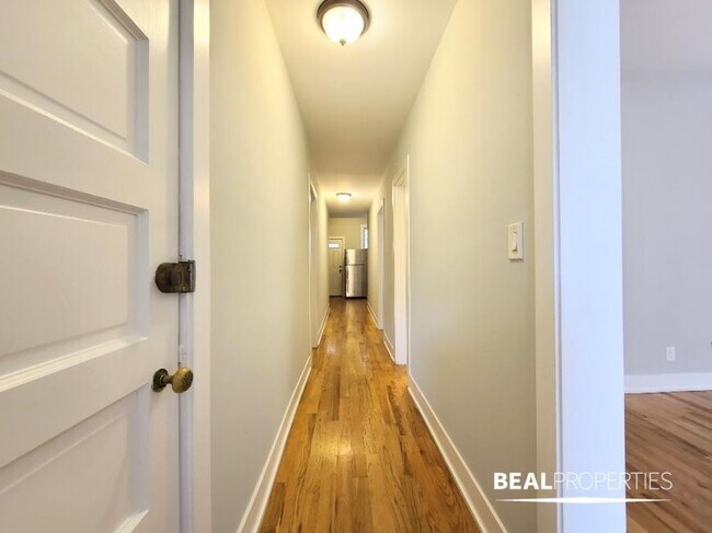 Building Photo - 3 bedroom in CHICAGO IL 60657