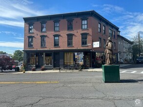 Building Photo - 473 Main St