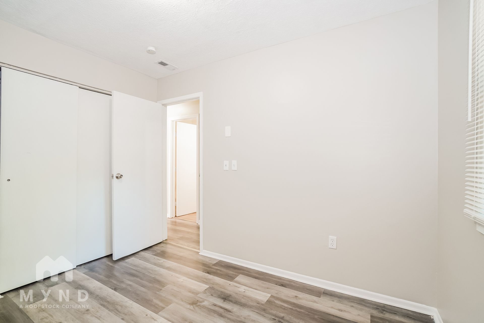 Building Photo - 1484 Willow View Dr
