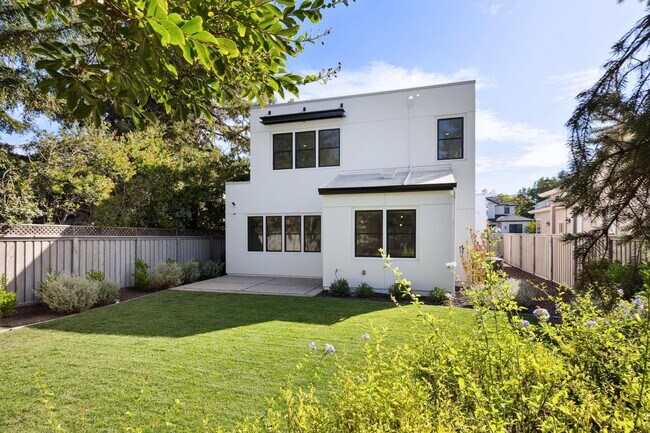 Building Photo - Luxurious Modern Single Family Home in West Menlo Park Available Now!