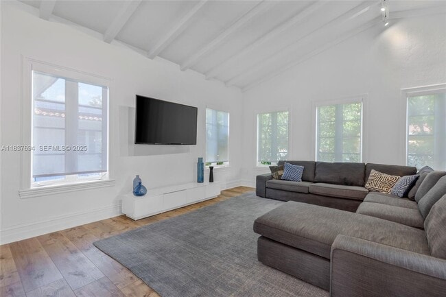 Building Photo - 113 NE 101st St