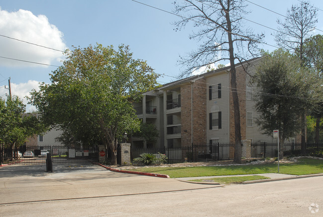 Bayou Oaks Apartments - 13800 Ella Blvd Houston TX 77014 | Apartment Finder