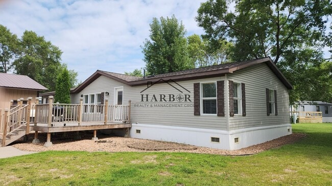Building Photo - 23 Andreasen Dr