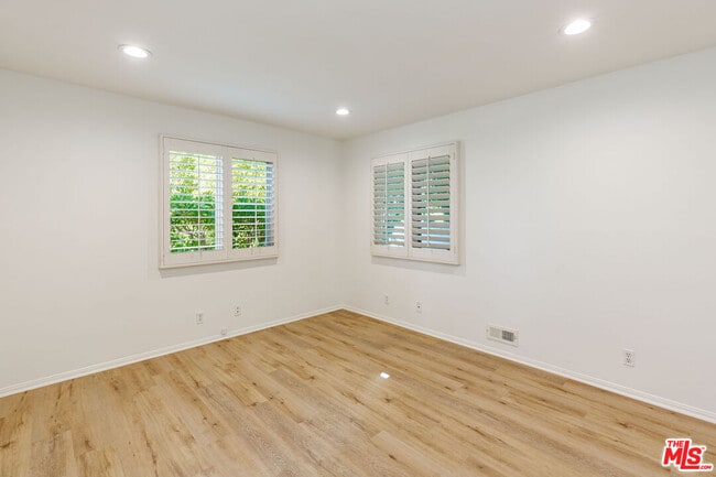 Building Photo - 158 S Anita Ave