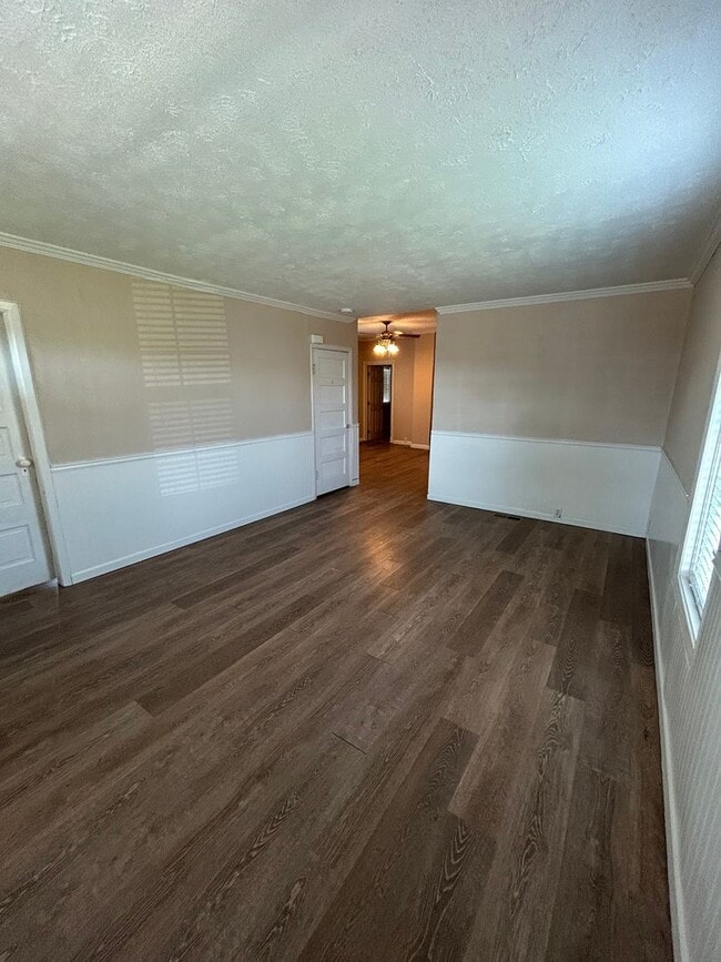 Building Photo - Beautiful 3-bedroom home with large yard