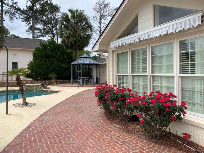 Building Photo - 1407 Camellia Dr