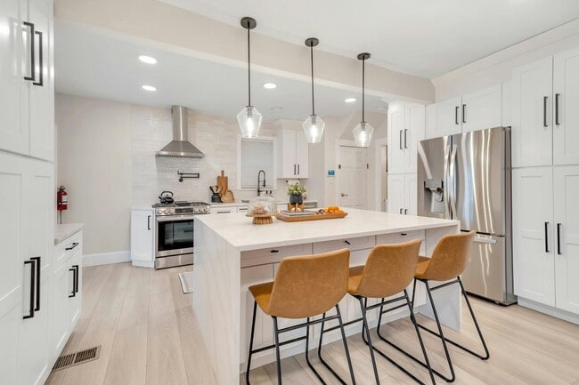 Building Photo - 67 Hillcrest Rd