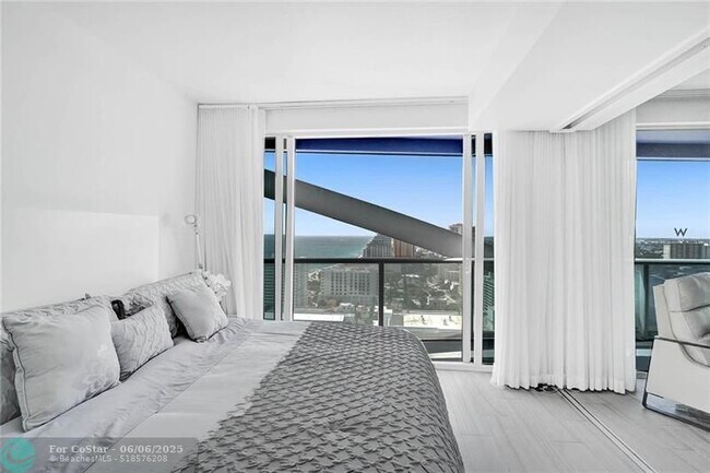 Building Photo - 3101 Bayshore Dr