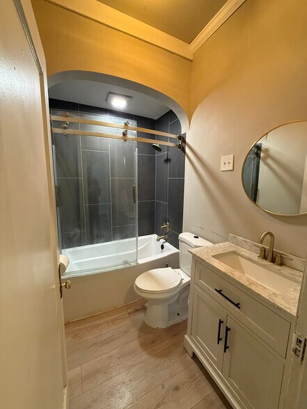 Building Photo - 512 S Randolph St