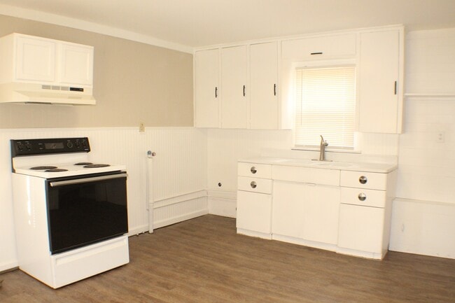 Building Photo - Adorable 2 bedroom 1 bath Broken Arrow Home, Close to the Rose District!