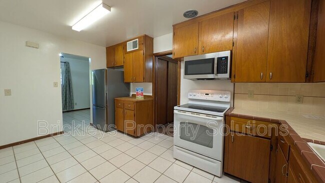 Building Photo - 1435 E Cedar St