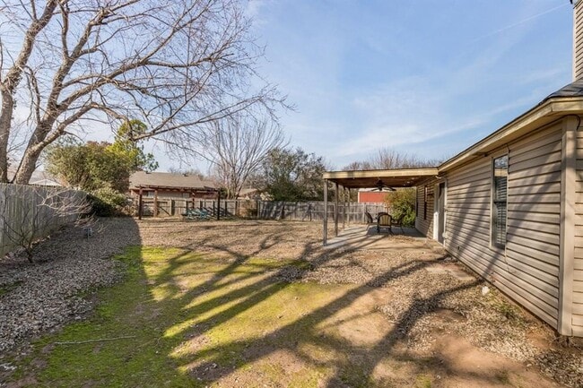 Building Photo - 904 Merlin Cir