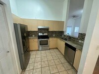 Building Photo - 220 Crestwood Cir