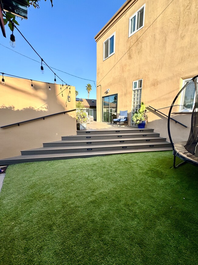 Building Photo - 1824 Mendota St