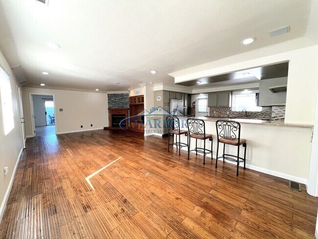 Building Photo - 5933 Dagwood Ave