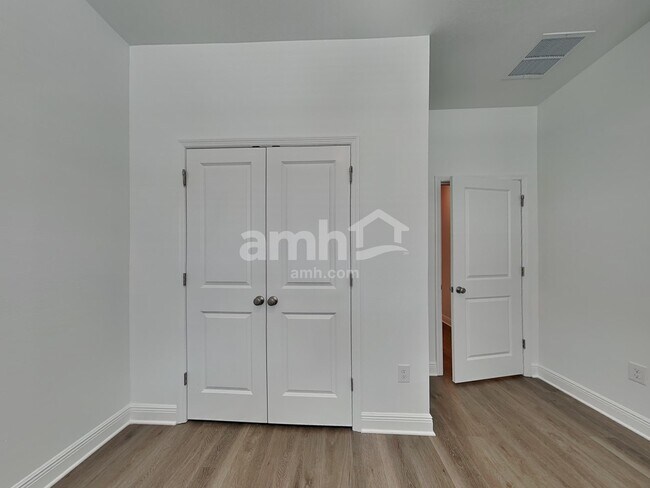 Building Photo - 6443 Atlantic Bch Ave