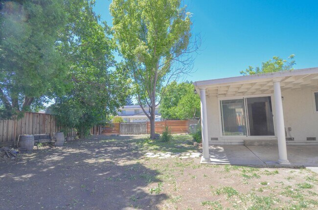 Building Photo - 1321 Astoria Dr