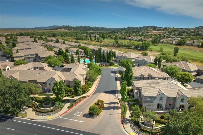 Building Photo - Upgraded 2BD/2BA Condo Near Empire Ranch G...