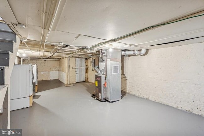 Building Photo - 30 N Abington Ave