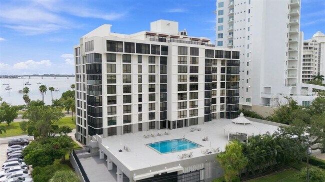 Building Photo - 707 S Gulfstream Ave