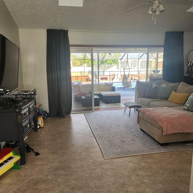 Building Photo - 6101 Palmetto Dr