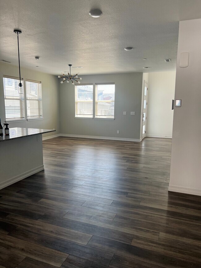 Building Photo - 1875 Satin Spar Point