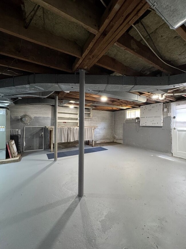 Building Photo - Unique and pristine home for rent in Cave Spring! 2BR 1.5 Bath