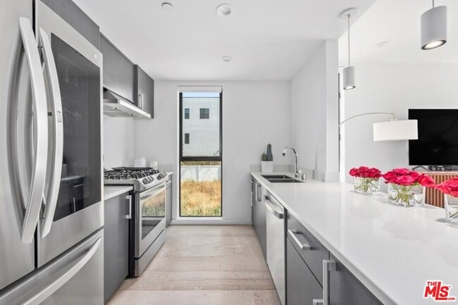 Building Photo - 1243 N Gower St