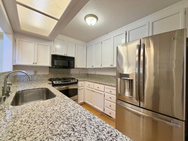 Building Photo - 3 Bedroom Condo in the Highly Desirable Fountain Grove 55+ Gated Community North Napa