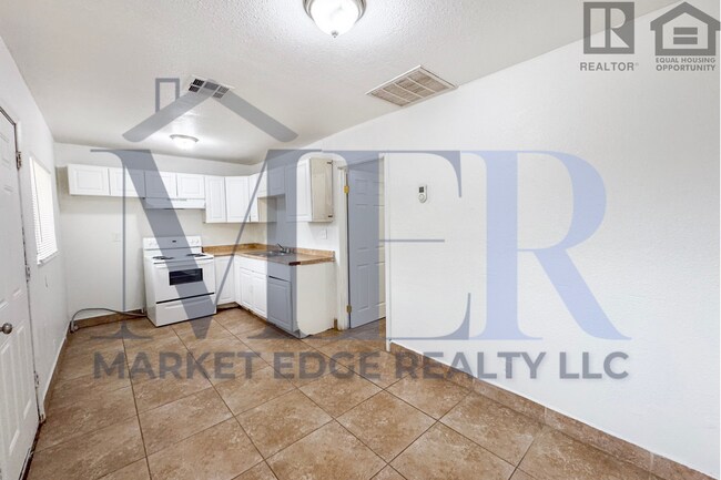 Building Photo - 1Bed/1Bath Apt at 16th St/Thomas Rd! -- NO HOA! FENCED-IN YARD! -- NO APPLICATION FEE!