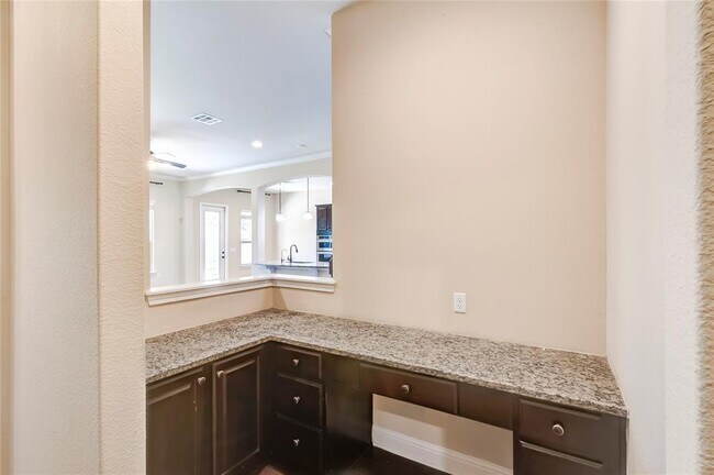 Building Photo - 16009 Jeffs Ln