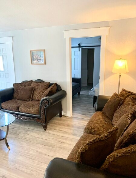 Building Photo - 406 Tazewell St