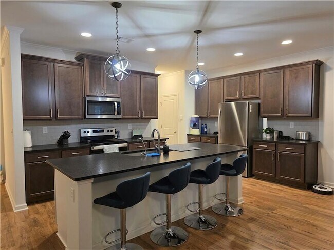 Building Photo - 5531 Garens Way