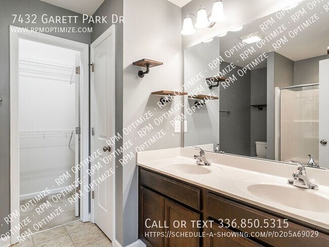 Building Photo - 7432 Garett Park Dr