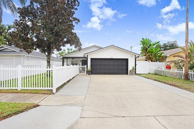 Building Photo - 3122 W Grace St