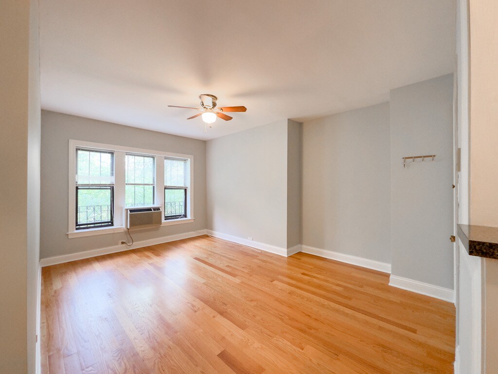 Building Photo - 842 W Wolfram St
