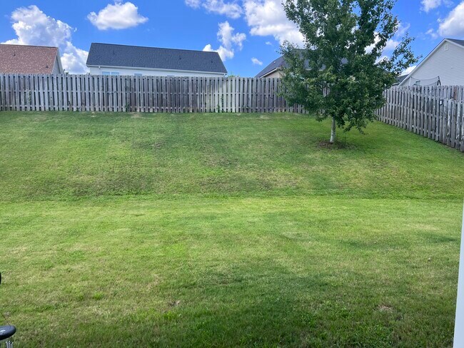 Building Photo - 212 Tulip Dr