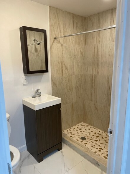 Building Photo - 1020 N 18th Ct