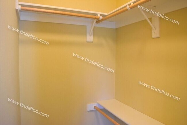 Building Photo - Beautiful and Spacious 3 Bedrooms, 2.5 Bathrooms in Raleigh Hills!
