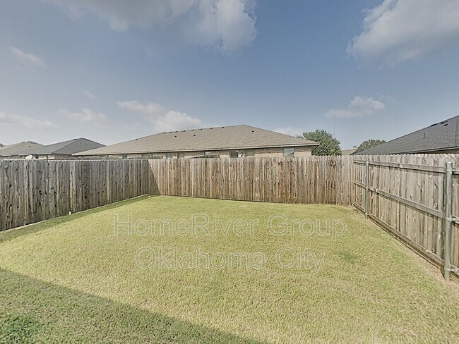 Building Photo - 421 Summit Ridge Dr